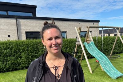 Selv om Emma Holm Korshøj i øjeblikket går hjemme på barsel, forhindrer det hende ikke i at yde en indsats ved årets Vildbjerg Cup. Det er tredje år, hun er blandt cuppens mange frivillige.