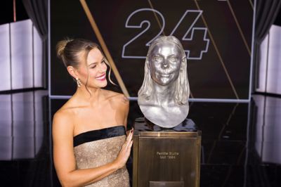 Pernille Blume blev i januar 2025 optaget i Sportens Hall of Fame ved DR-prisshowet »Sport 2024« i Jyske Bank Boxen. Men trods legendestatus har karrieren ikke gjort Pernille Blume rig i økonomisk forstand. Den tidligere OL-guldvinder var nødt til at have fritidsjob og få forældrehjælp i karrierens tidlige år.