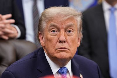 USA's præsident, Donald Trump, beskyldte tidligere fredag Iran for at have brudt våbenhvilen mellem Iran og USA. Det amerikanske militær oplyser sent fredag dansk tid, at man har udført nye angreb mod Iran.
