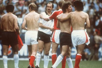 Tyskland fik sin smalle 1-0-sejr over Østrig i 1982, så begge hold gik videre, mens Algeriet trak sorteper.