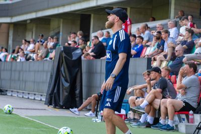 - Det var dejligt at spille herude, og det var godt at se, at der var en masse, der var kommet i sommervarmen for at bakke lidt op, sagde Morten Dahm Kjærgaard.