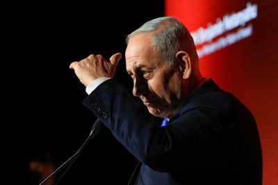 Israels premierminister, Benjamin Netanyahu, taler ved en konference i Jerusalem i sidste uge. En meningsmåling viser, at et flertal af israelerne ikke ønsker at fortsætte med ham som premierminister.