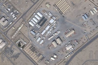 Satellitbillede fra februar viser Ali Al Salem-basen i Kuwait. Ifølge Irans Revolutionsgarde har den natten til søndag været et af flere mål for angreb, der ifølge Iran sker som svar på nylige angreb fra USA.