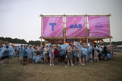Musikfestivalen Tinderbox lukkede midlertidigt for indgangen på grund af tordenvejr i Tusindårsskoven ved Odense.