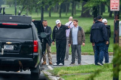USA's præsident, Donald Trump, var søndag på besigtigelsestur ved golfbanen East Potomac Golf Links i Washington. Han vil bygge en ny i stedet, der skal være en af verdens største, skriver han i et opslag på Truth Social.
