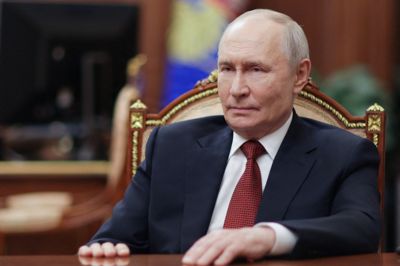 Vladimir Putin forventer at se repræsentanter fra Trump-administrationen i Moskva, når USA har mindre travlt med krigen i Iran.