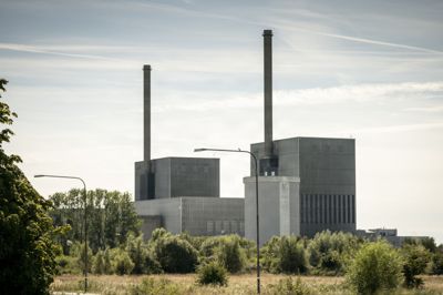 Barsebäcks tidligere atomkraftværk, som her er fotograferet i september 2022, ligger tæt på Malmø i Sverige. Muligheden for nyt atomkraft på stedet vækker bekymring hos knap 40 procent af danskerne, viser ny Voxmeter-måling.