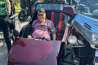 68-årige Frank Bligaard fra Bjerringbro fik lørdag opfyldt sin drøm om en motorcykeltur i en sidevogn til en Goldwing.