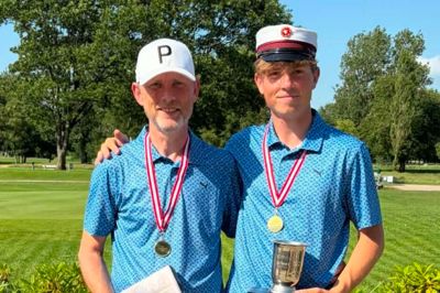 Lars Davidsen, træner i Skive Golfklub, genvandt i weekenden det danske mesterskab for far og søn sammen med Mikkel.