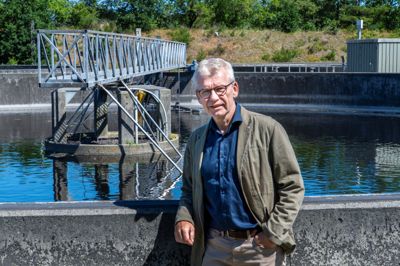 Privat bor den 60-årige Ole Sinkjær i Ry med Christina, mens deres tre voksne børn er bosat i Aarhus.