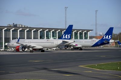 Det skandinaviske luftfartsselskab vil ansætte tusindvis af nye medarbejdere i de kommende år, skriver Berlingske.