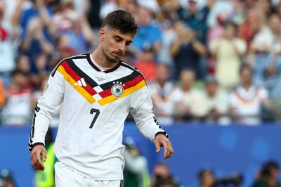 Kai Havertz ærgrer sig, efter at han i straffesparkskonkurrencen har brændt Tysklands første forsøg.