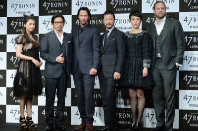 Carl Rinsch (længst til højre, red.) under promoveringen af filmen »47 Ronin« i 2013. Den canadiske skuespiller Keanu Reeves havde hovedrollen i filmen.