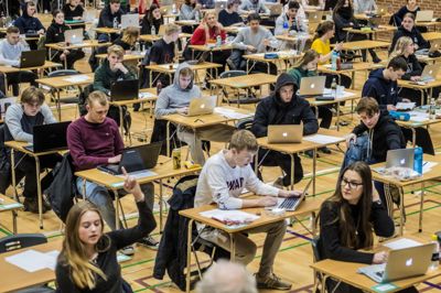 Gruppeeksamen på skolen står til et comeback, så elever ikke har adgang til kunstig intelligens.