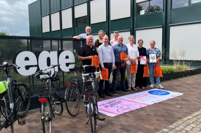 Highline Racing by Ege blev tirsdag hædret som lokale vindere af »Vi cykler til arbejde« i Herning Kommune. Tre af de 12 deltagere kunne desværre ikke være med til kåringen.