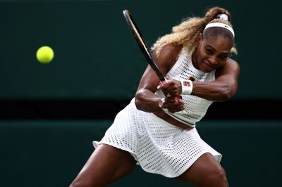 Serena Williams spillede tirsdag sin første singlekamp siden US Open i 2022. Det gjorde hun godt, men ikke nok til at slå Maya Joint.
