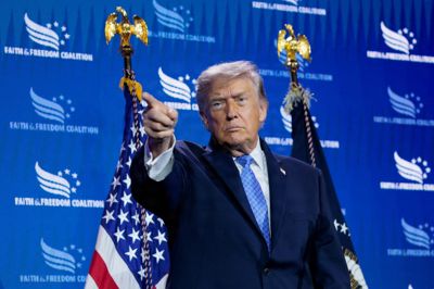 - USA's gyldne tidsalder er kun lige begyndt, skriver Trump i opslag, hvor han meddeler partikonvent, der vil finde sted i september forud for midtvejsvalg.