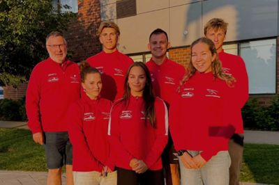 De lokale deltagere til VM. Bagerst fra venstre er det Finn Pape, Rasmus Klitte, Jonas Saelens og Jeppe Kristensen. Forrest er det Judit Sklanicz, Karoline Nielsen og Emily Bonney.