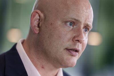 Skatte- og vækstminister Jakob Engel-Schmidt (M) har sendt et brev til de ansatte i Skatteforvaltningen, hvor han opfordrer til at huske borgernes retssikkerhed. Det har fået en kølig modtagelse hos flere ansatte.