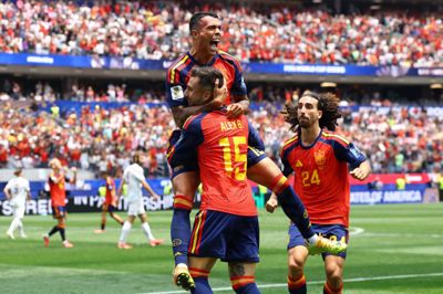 Pedro Porro fejrer sin scoring med assistmager Alex Baena.