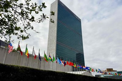 Det var uden for FN-hovedkvarteret i New York, at en mand torsdag satte ild til sig selv.