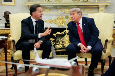 Den amerikanske præsident, Donald Trump, er utilfreds med de andre Nato-landes bidrag til alliancen. Han holdt den 24. juni et møde med Natos generalsekretær, Mark Rutte, i Det Ovale Værelse i Det Hvide Hus.