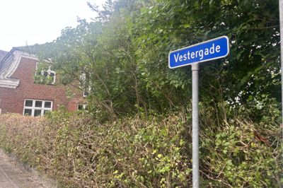 Beboeren på en adresse i Vestergade kontaktede torsdag politiet og fortalte, at han var blevet truet med en økse.