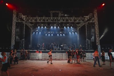 Torsdag aften blev det britiske rockband Uncle Acid & The Deadbeats afbrudt midt under sin koncert på den nyindviede scene Lagune på Roskilde Festival