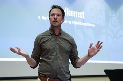 Tim Vermund (S), der er klima- og miljørådmand i Odense Kommune, stod for velkomsten til borgermøde. Her sagde han ifølge Fyens Stiftstidende, at »vi alle sammen er meget berørte.«