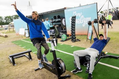 Constantino Bagatolli cykeltræner i PureGyms træningscenter, der for første gang i år er at finde på Roskilde Festival.