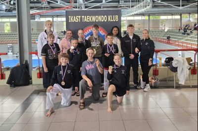 Ikast Taekwondo Klub mødte en tidligere stjernespiller fra håndboldens verden med stærke bånd til Ikast under et stævne i Tyskland.