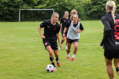 Therese Vestermark er sikker på, at FC Midtjylland denne gang vil kunne klare sig i A-Ligaen. Den 20-årige herningenser, der er på det danske U23-landshold, ligner fortsat en stamspiller, selvom klubben opruster.