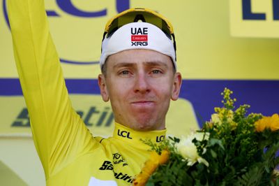 Efter mandagens etapesejr overtog Tadej Pogacar den gule trøje fra Jonas Vingegaard.