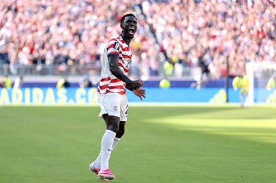 Folarin Balogun har indtil videre scoret tre mål for USA under VM-slutrunden. Her ses han i aktion mod Bosnien-Hercegovina, inden han fik rødt kort.