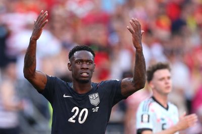 Folarin Balogun spillede natten til tirsdag mod Belgien, selvom han fik rødt kørt i USA's seneste kamp ved VM. USA tabte kampen med 1-4 og er færdige ved slutrunden.