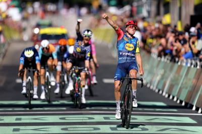Mads Pedersen vinder 4. etape af Tour de France efter en suveræn spurt i målbyen Foix.