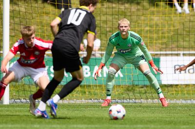 SIF-keeper Aske Andresen begik en kampafgørende fejl mod Aarhus Fremad, men derudover var han fint tilfreds med holdets indsats. - Det er aldrig sjovt at tabe, men jeg synes, at vi rykker os. Det nye system bliver bedre og bedre, og det gør vores relationer også, så det skal vi tage med, lød det fra målmanden.
