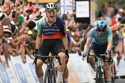Olav Kooij (Decathlon) kunne juble over sejren på 5. etape af Tour de France.