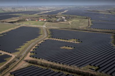 Solcelleanlæg på 340 hektar omkranser landsbyen Hjolderup vest for Aabenraa, som modtager knap fire millioner kroner.