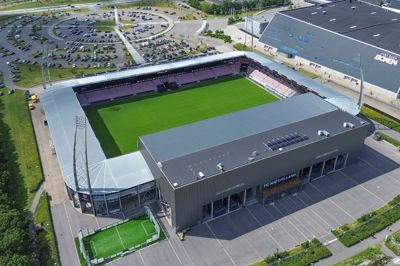 Op mod 1000 belgiere tager i aften plads på MCH Arena. St. Truiden har nemlig anmodet om ekstra pladser.