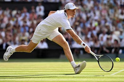 Jannik Sinner spillede fremragende tennis og løb alt op i semifinalen mod Novak Djokovic i Wimbledon.