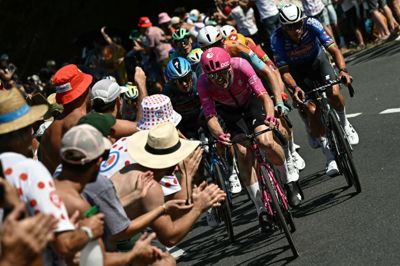 Kasper Asgreen, her forrest i feltet på lørdagens etape, ser stadig muligheder for en etapesejr.