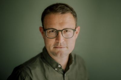 Christian Rabjerg Madsen, minister for natur og dyrevelfærd, lancerer en underside med råd til mødet med »larven fra helvede«.