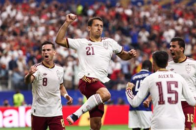 Mikel Oyarzabal åbnede ballet for Spanien på et straffespark i første halvleg.