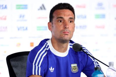 Argentinas landstræner, Lionel Scaloni, nægter at blande historisk konflikt mellem Argentina og England sammen med VM-semifinalen onsdag aften.
