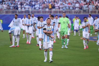 Lionel Messi og Argentina dyster fra klokken 21.00 dansk tid mod England om en plads i VM-finalen mod Spanien på søndag.