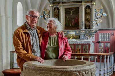 Bent og Edith Rasmussen blev for 70 år siden gift i Hundslev Kirke i Østjylland den 21. juli. De har boet i Silkeborg det meste af livet - og bryllupsdagen fejres i Gjessø.