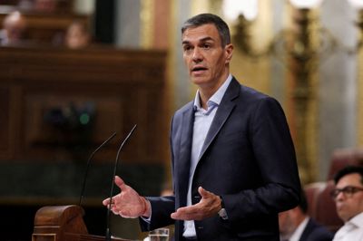 Spaniens premierminister Pedro Sánchez har meldt sin ankomst og vil overvære VM-finalen mellem Spanien og Argentina på stadion. Torsdag blev det meldt ud, at også USA's præsident, Donald Trump, kommer til at overvære finalen.