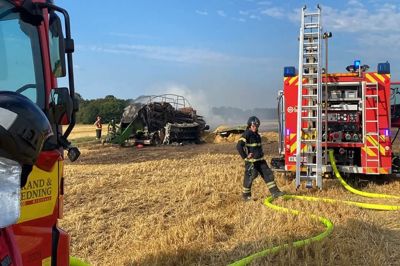 Torsdag aften rykkede brandbiler fra Skjern og VIdebæk ud til en markbrand lidt udenfor Astrup, hvor en forholdsvis ny halmpresser brød i brand og det tændte ild i marken
