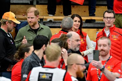 Invictus Games er stiftet af Storbritanniens prins Harry, der ved 2025-udgaven i Canada mødtes med prins Joachim og prinsesse Marie, der var til sportsstævnet for at støtte de danske veteraner.
